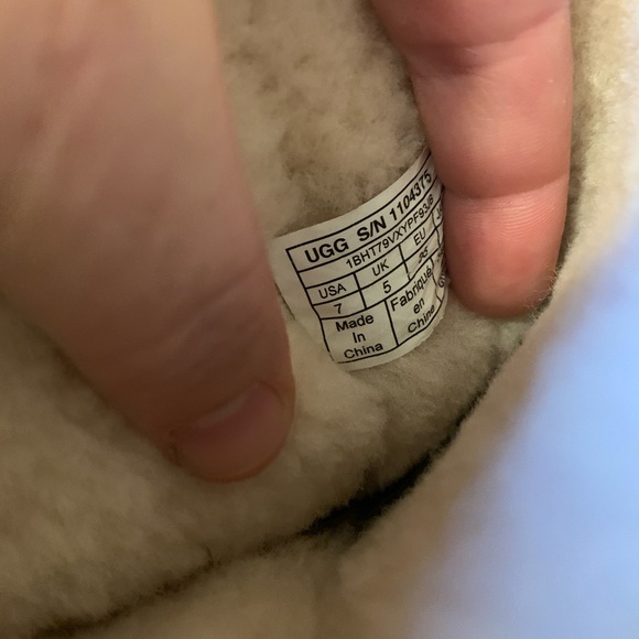 UGG Women’s boots - size 7 - Marciela II - chestnut - Picture 3 of 10